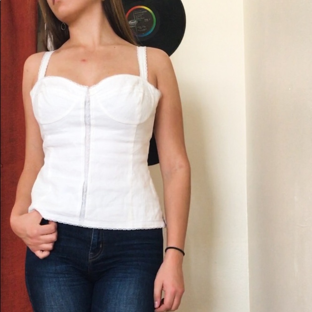 White sleeveless blouse